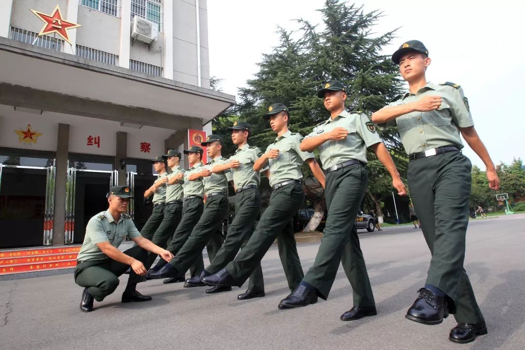 不忘初心跟党走 双拥共建一家亲 ——省文联文艺志愿服务走进省军区军营(图18)