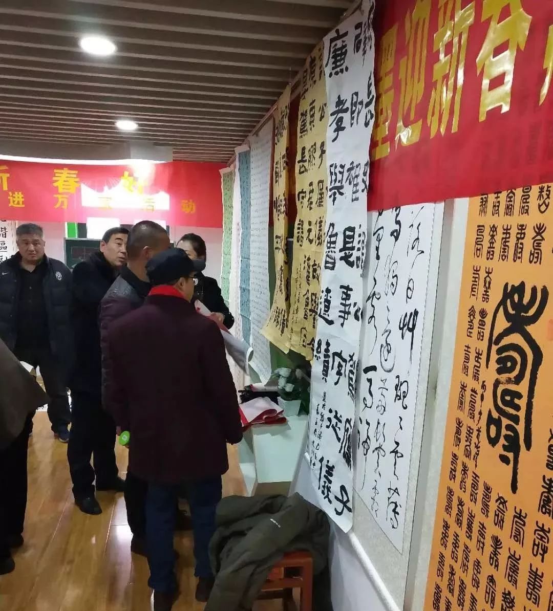 安徽省书协文艺志愿服务分队走进阜南、利辛、萧县开展"送文化年货"活动。(图13)