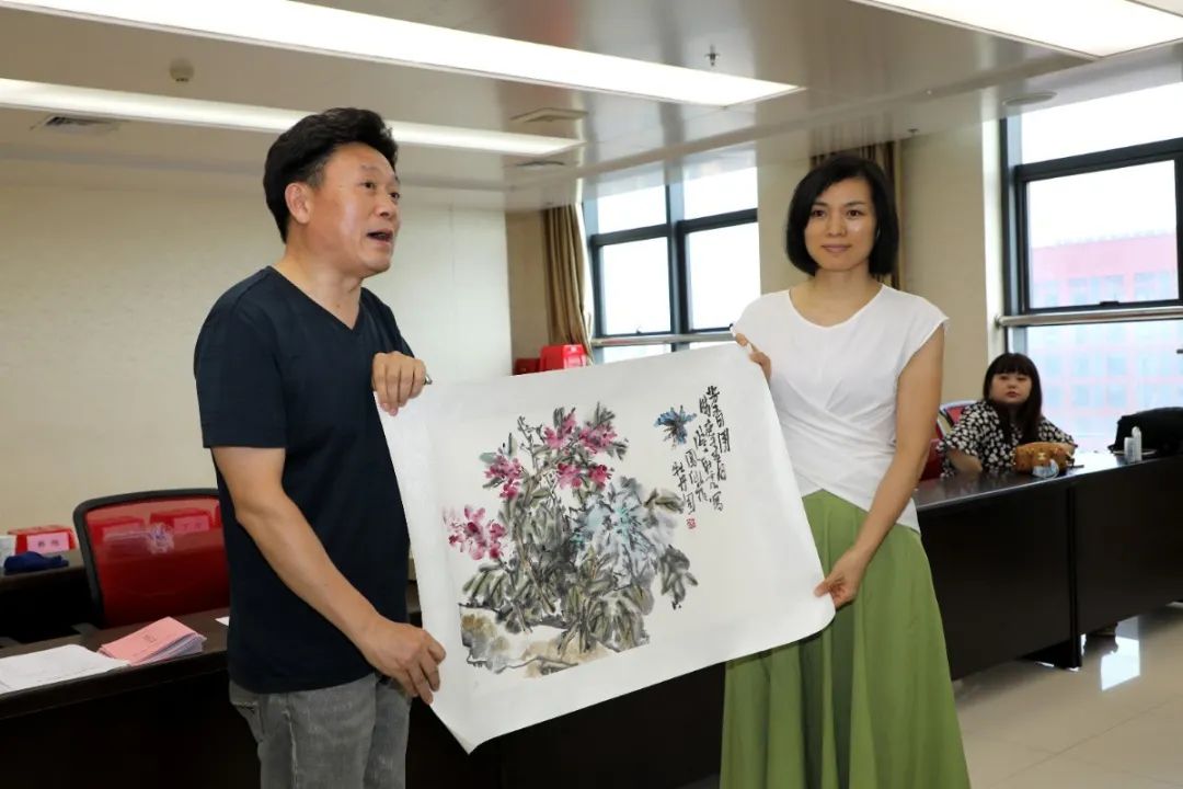 省文联赴六安向援鄂抗疫医务工作者赠送书画作品(图5)