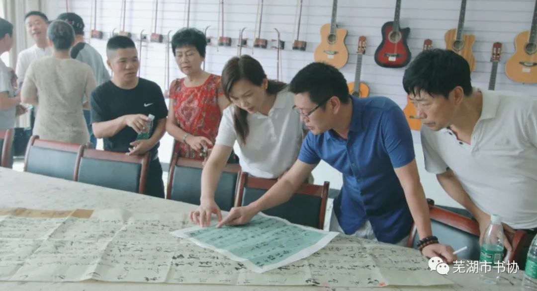 芜湖市书法家协会走进南陵学习传达习近平总书记考察安徽重要讲话精神 开展文化志愿服务活动(图2)