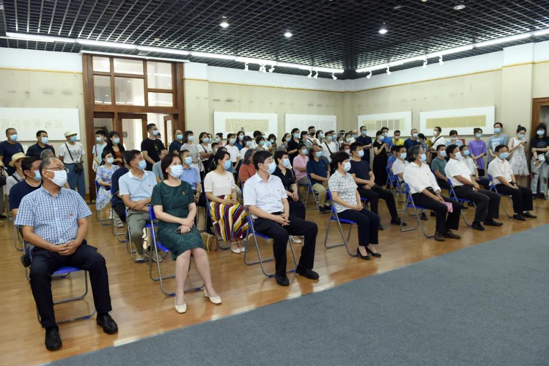 “初心如磐向未来”——安徽省百名书家书写红色家书红色诗词作品展在合肥开幕(图4) “初心如磐向未来”——安徽省百名书家书写红色家书红色诗词作品展在合肥开幕(图4)