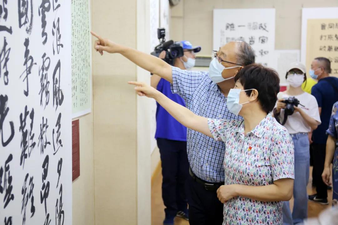 “初心如磐向未来”——安徽省百名书家书写红色家书红色诗词作品展在合肥开幕(图11) “初心如磐向未来”——安徽省百名书家书写红色家书红色诗词作品展在合肥开幕(图11)