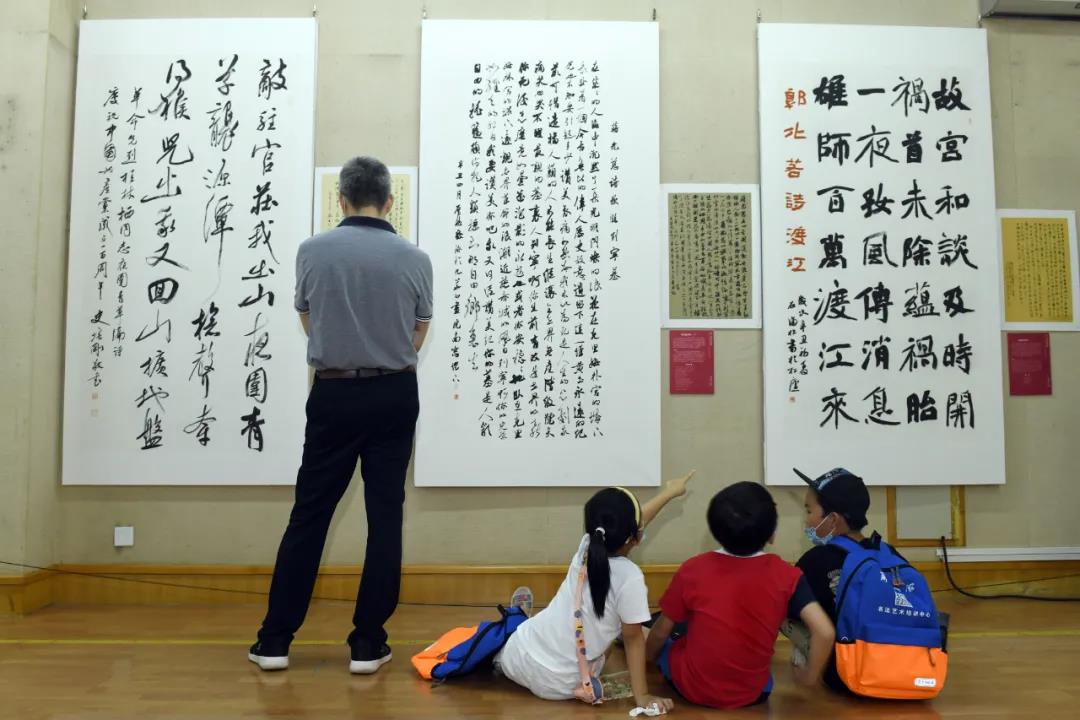 “初心如磐向未来”——安徽省百名书家书写红色家书红色诗词作品展在合肥开幕(图13) “初心如磐向未来”——安徽省百名书家书写红色家书红色诗词作品展在合肥开幕(图13)