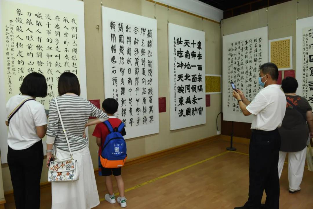 “初心如磐向未来”——安徽省百名书家书写红色家书红色诗词作品展在合肥开幕(图15) “初心如磐向未来”——安徽省百名书家书写红色家书红色诗词作品展在合肥开幕(图15)
