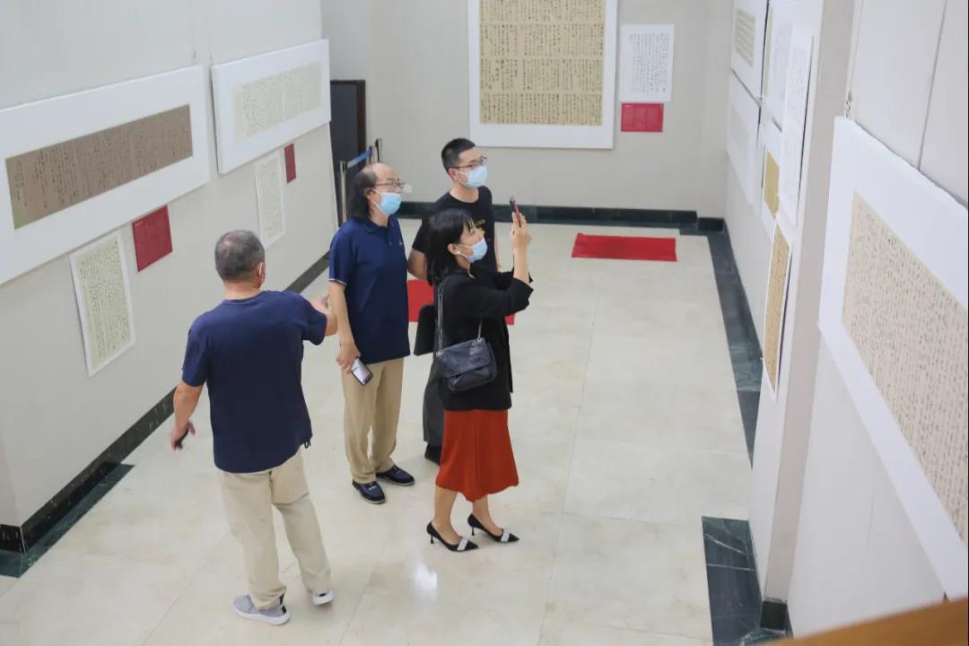 “初心如磐向未来”——安徽省百名书家书写红色家书红色诗词作品展在合肥开幕(图16) “初心如磐向未来”——安徽省百名书家书写红色家书红色诗词作品展在合肥开幕(图16)