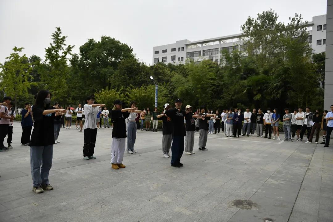 畅享文化盛宴 传承百年薪火——“文化名家进高校”暨“非遗进校园”走进安徽财经大学(图3)