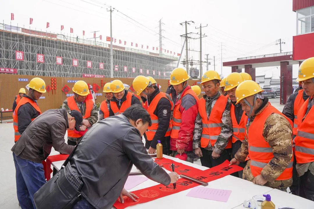 为时代和人民放歌 | 送“文化年货”——省文联文艺志愿服务活动走进中铁四局重点项目工地(图5)